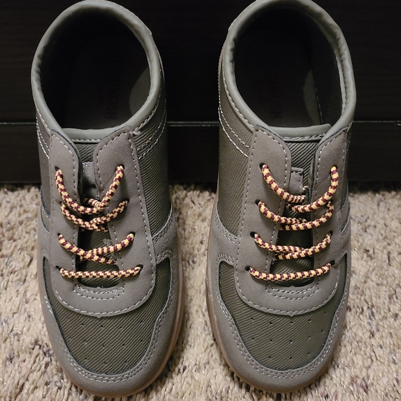 NWOT Boys Casual Slip On - Picture 2 of 4